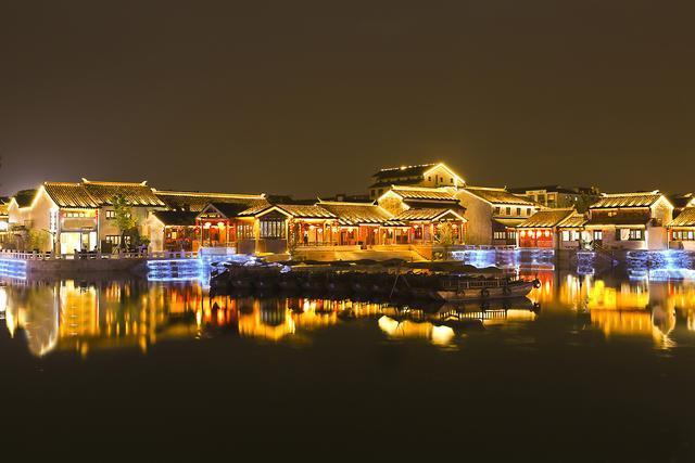 这座3000年古镇，夜景美到令人窒息，这才是江南古镇该有的味道