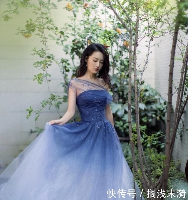 [ 薄纱]抹胸里面还穿薄纱上衣，手臂变壮脖子又短，李沁品味难懂终于翻车