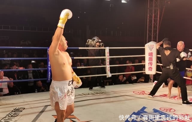 余昌华对战女侠