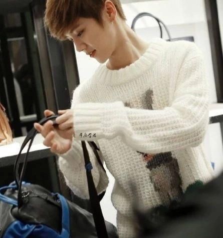 吴亦凡、鹿晗都爱穿女装？关晓彤看了都惊讶