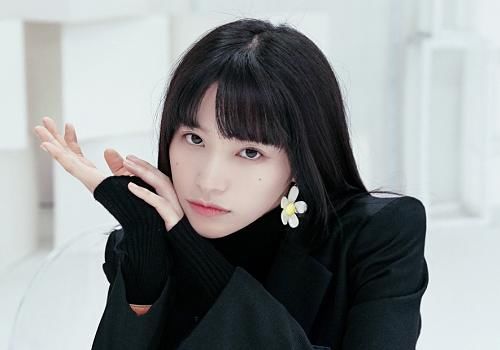  「打扰」口红雨衣有多重要？看到段小薇唱完歌的嘴唇，网友：打扰了