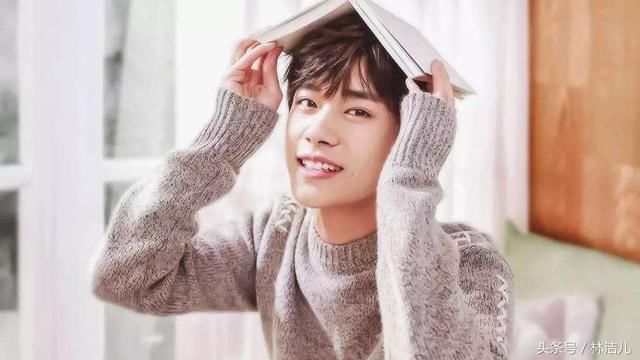 还未成年就拿下高奢代言，17岁的易烊千玺成00后时尚大佬，太牛了