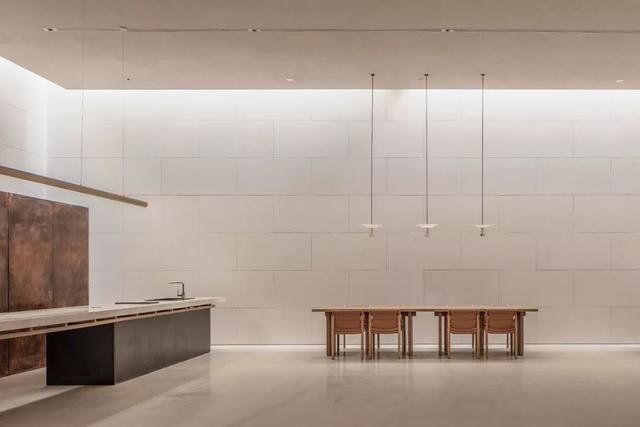 万有引力:光、空气、水,温润质朴的和谐之音