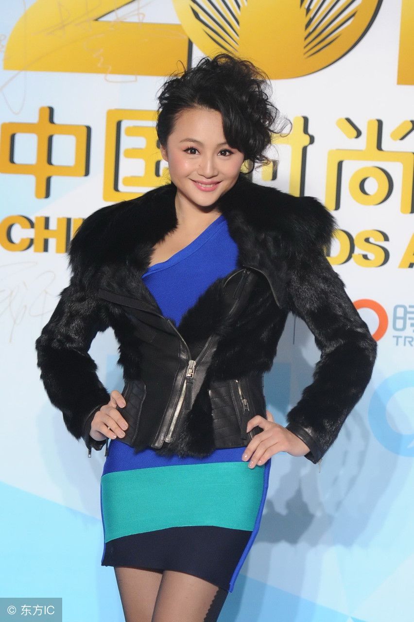 曹颖:性感小短裙