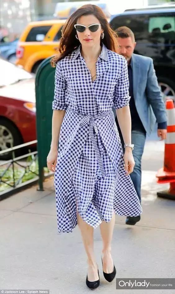 我最喜欢你什么样子?穿连衣裙的样子!