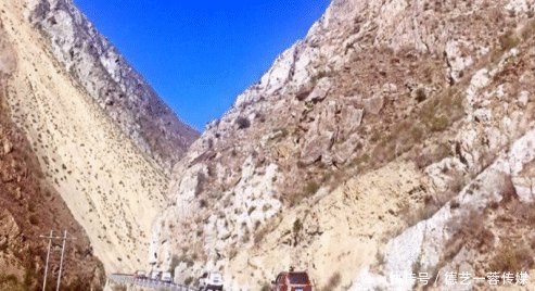 川藏公路上有座桥, 被武警24小时看守, 只因一名战士被浇筑其中