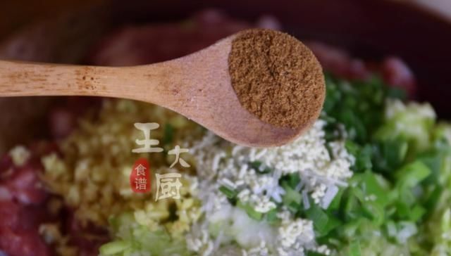  吃腻：普通肉丸都吃腻了？这道咖喱小丸子香味浓郁，让你胃口大开
