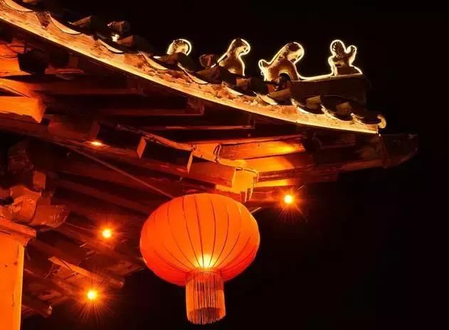 春天最适合一个人小住几日的安静古镇，累了就出去走走！