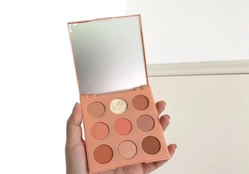  #Colourpop#Colourpop眼影盘推荐！珊瑚丛盘“斩男”，蜜桃盘原气，蝴蝶花盘烂漫