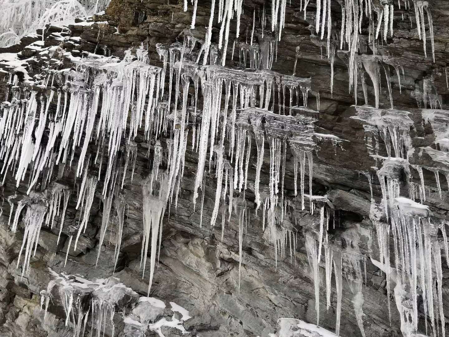 光雾山冬季冰瀑奇观，网友:美到哭!