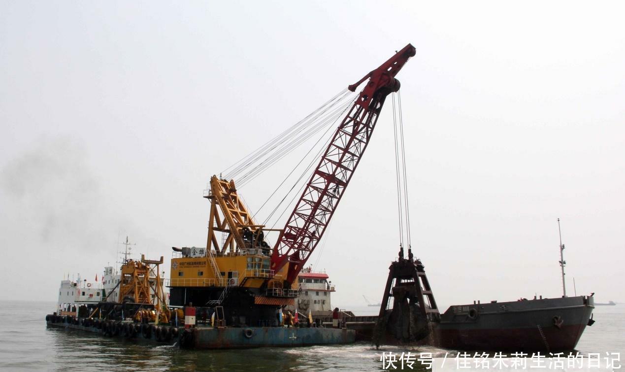 港珠澳大桥人工岛是如何修建的