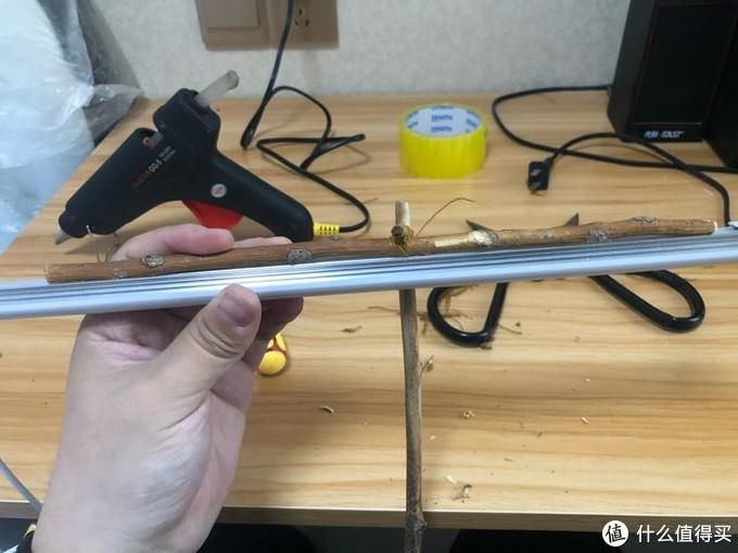 「便宜」最便宜而且家里都有的东西做一个屏幕挂灯。教程简单粗暴。