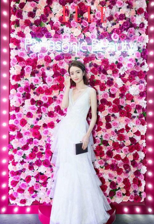 张梓琳，李沁，秦岚，胡冰卿，赵艺鹏，同样的一袭白裙谁更惊艳