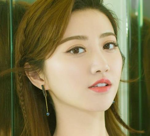 辫子是村姑专属？最全迪丽热巴Baby宣仪郑爽杨幂高级辫子盘点