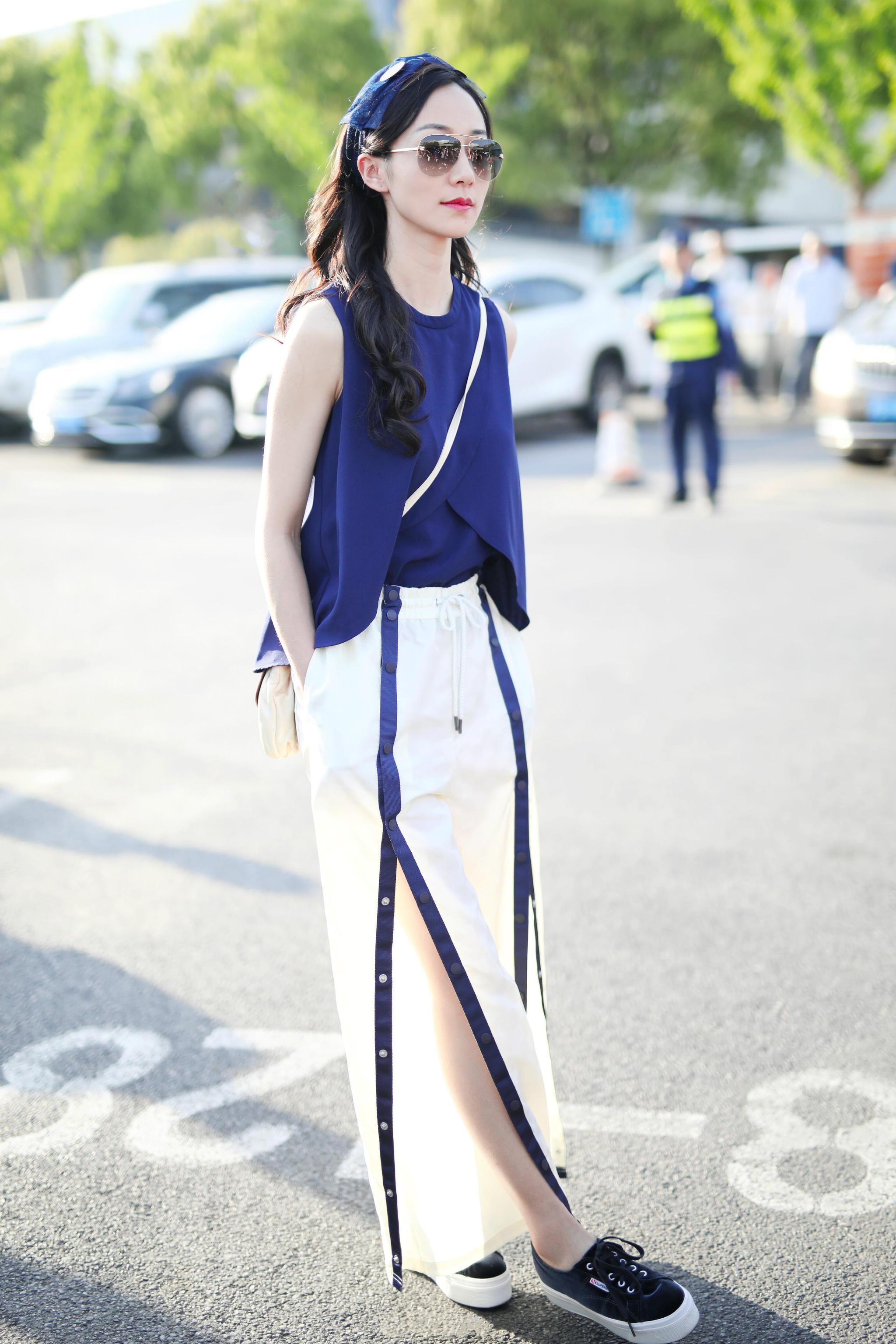 韩雪也跟风？阔脚运动裤都要加高开叉，网友：没有她的美腿不敢穿