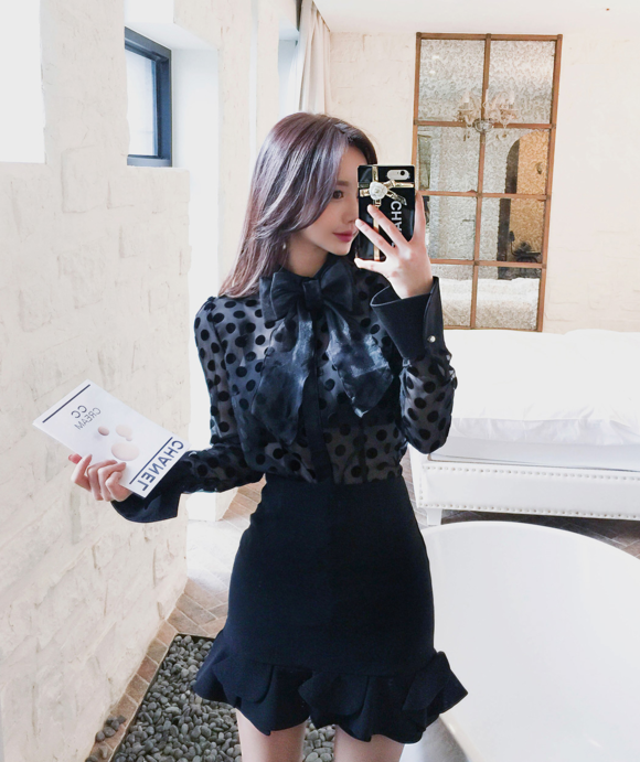 女神孙允珠，春晓熙梦浪漫蝴蝶结纺丝衬衫