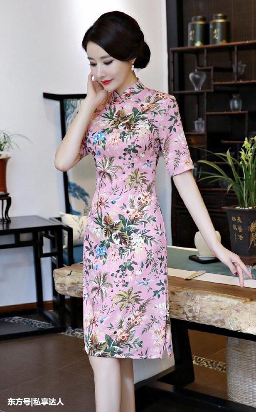 秀丽的香云纱旗袍裙有没有让她变得更美