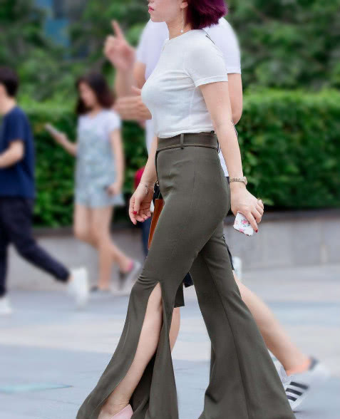  [女人味]独特的阔脚裤设计, 展露纤细的小腿曲线, 增添女人味
