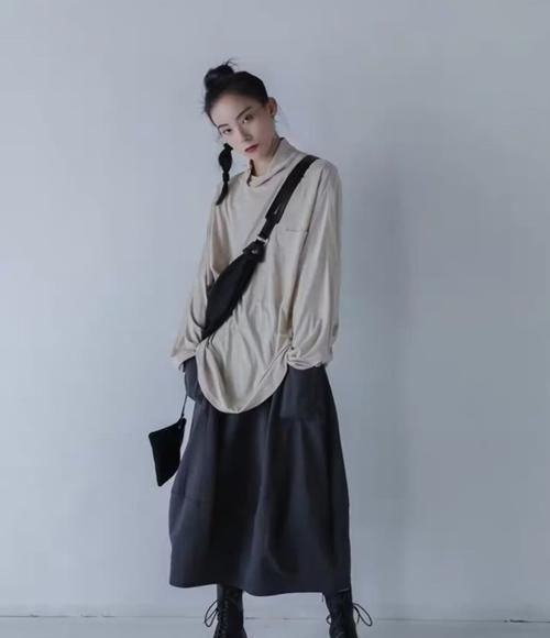  适合腿粗：腿粗女孩别穿牛仔裤了，2020年最遮肉的是“裤裙”，贼潮
