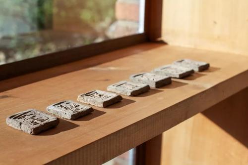 空置25年的农舍里 这个歪果仁怎么从预算不够到过上理想生活