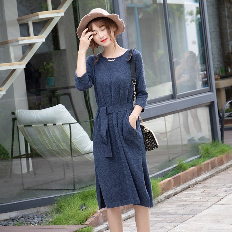 悄悄告诉你，今年大衣里面这样穿，上身满满女人味，穿3年不过时