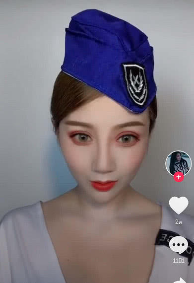 逆天化妆术“大妈变空姐”，当她卸妆以后粉丝沸腾了