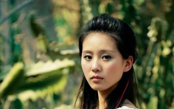  #众人#刘诗诗“黑长直”示众，惊艳众人，谈婚后感情生活