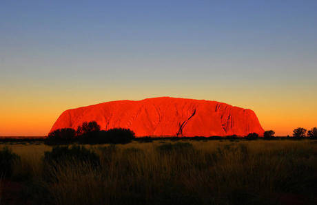 世上最大的石头,在荒原中矗立上亿年,成跨越时空的纪念碑!