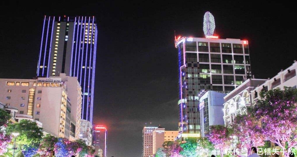 越南步行街被称为男游客的天堂，网友：满街美女像选秀