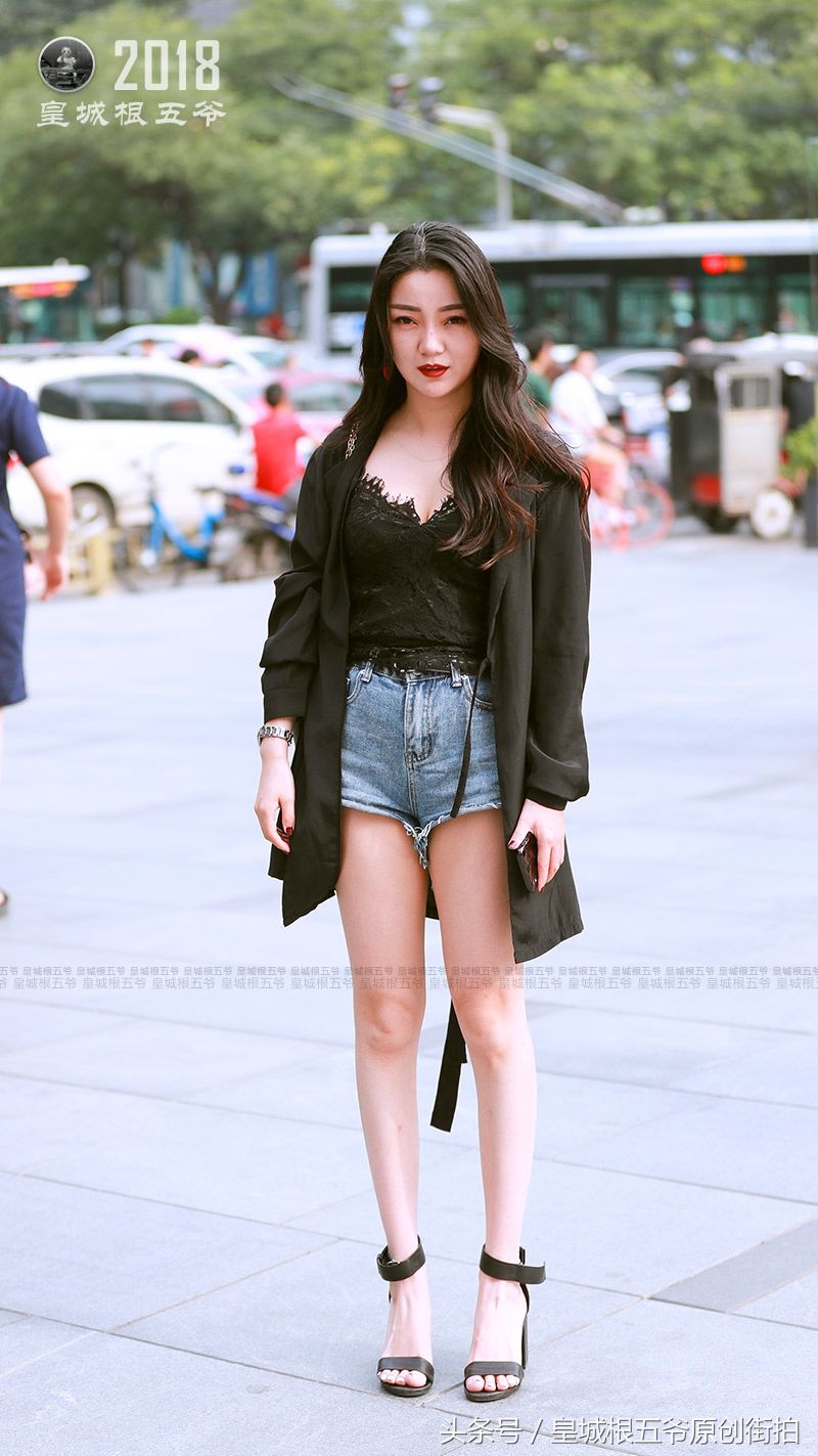 街拍:让你浑身散发迷人气息,一直都是这么美