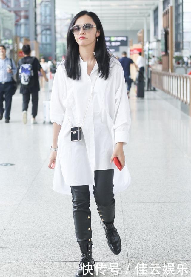 63岁赵雅芝撞上38岁姚晨竟完胜，网友：还不是热裤搭得好！