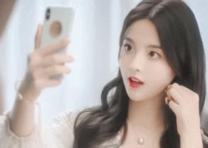 不少■杨超越又接新代言，造型精致身材却掉线，依旧是“季抛代言人”？