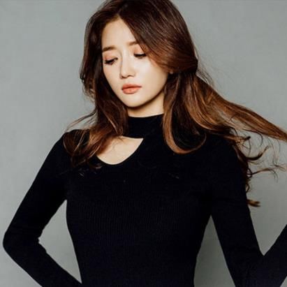 好身材的女人更该穿紧身装，秀出S迷死人，回头率必须杠杠的