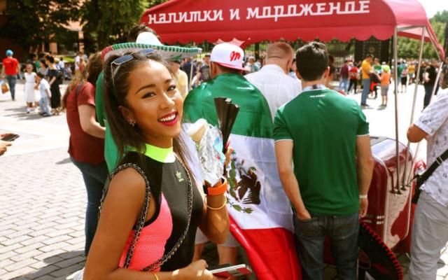 吉克隽逸现身街头，小麦色比路人都要美，路转粉的节奏？