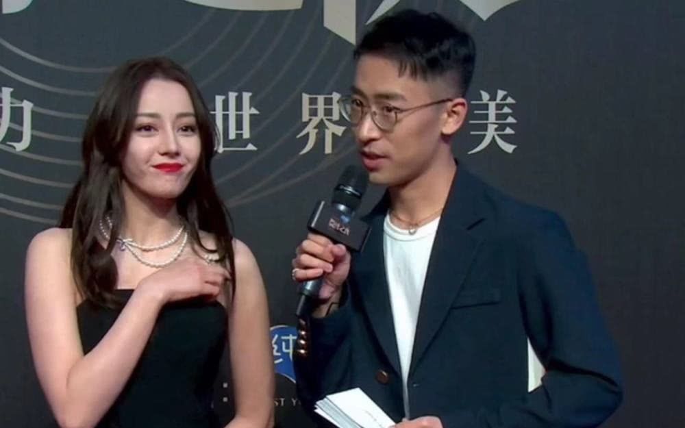 生图■郑爽甜美，热巴镜头前拉高抹胸太率真，生图来了：赵丽颖成熟
