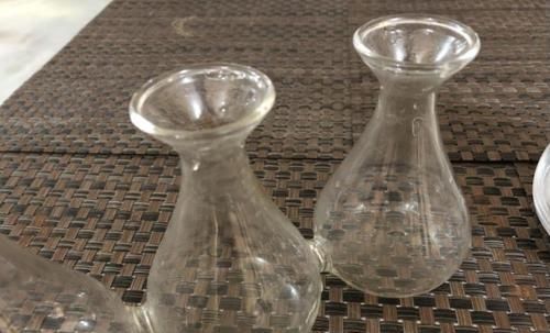  『水培养护』在家里用风信子的鳞茎水培养开花，在玻璃瓶里加点清水就行了