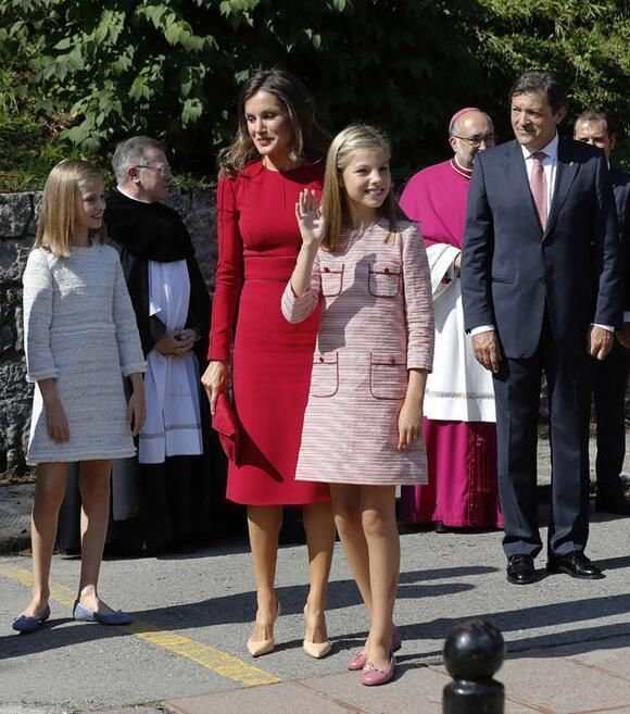 西班牙王后再次“惊艳”全场!一袭红色连衣裙抢镜，优雅又大气!