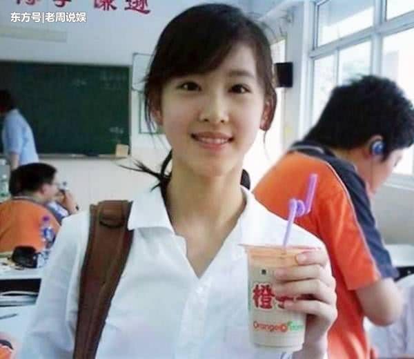 同穿吊带裙,章泽天和杨颖的气质差别大,豪门贵妇和明星的区别?