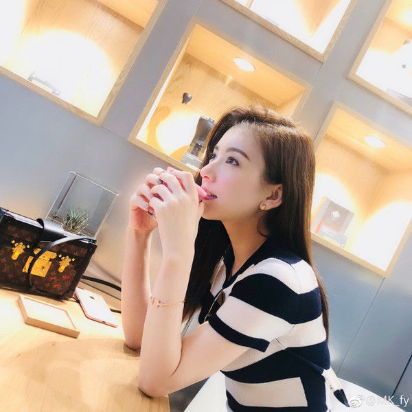 生完宝宝后的方媛这么快就复出了!美成张柏芝的她怪不得郭富城越