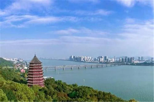  唯一@中国唯一自带炸药的桥梁，70年过去了，仍旧可以重用