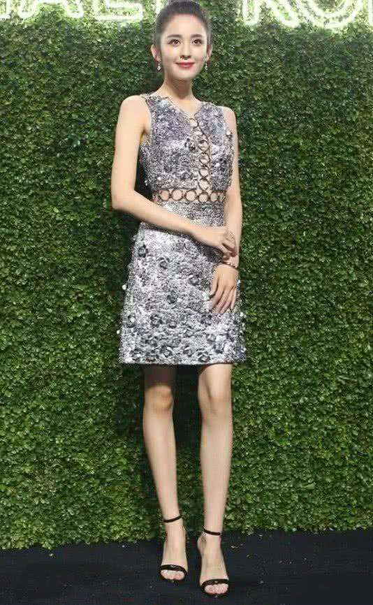 古力娜扎近看瘦如排骨, 看来还是远观比较美啊!