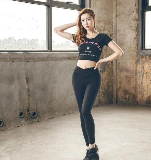 泳衣小姐姐，无疑是一道靓丽的风景线，彰显时尚女人味！