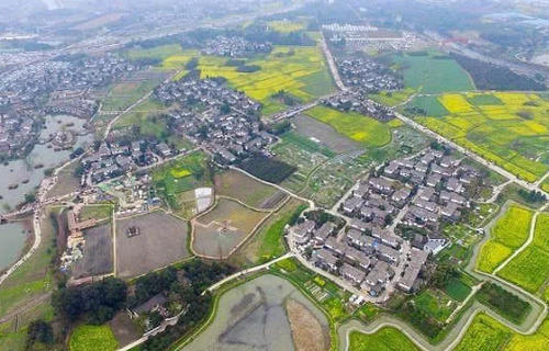 农村这4个位置的房子是“黄金地段”，农民占一处以后的生活不愁