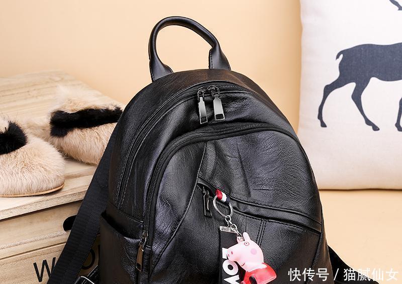 闺蜜:闺蜜们外出旅行喜欢背这四款包,外观时髦不说,还特有街头逼格