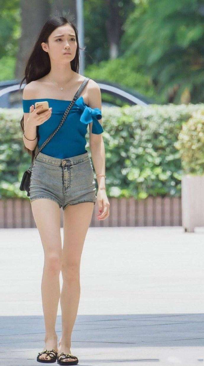 街上可以看到很多的小姐姐，对于很多人而言这就是一道美丽的风景