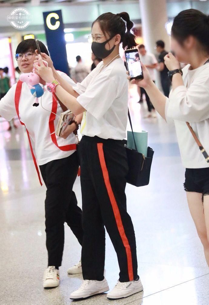 陈乔恩扎双马尾辫也不顶用，跟张静初比起来，少女感还是差了点!