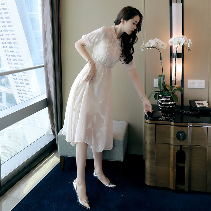 盛世美人!穿上这种连衣裙，看了背影想看脸，美的怦然心动