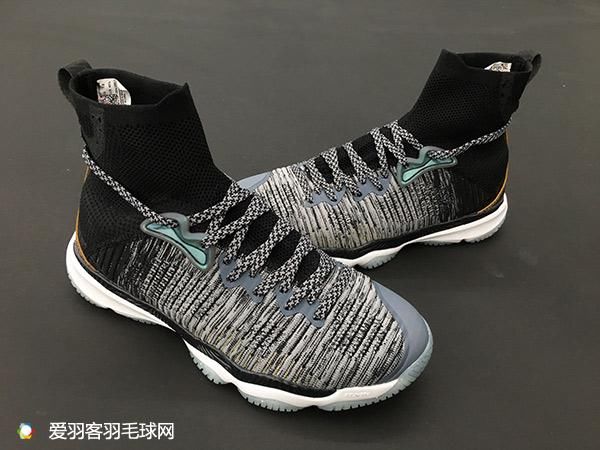 “潮”出天际！李宁Ranger“变色龙”2.0测评