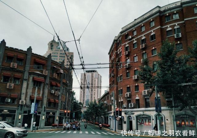 外滩最佳拍摄地VS东方明珠塔旋转餐厅等美食,哪个是你的最爱?