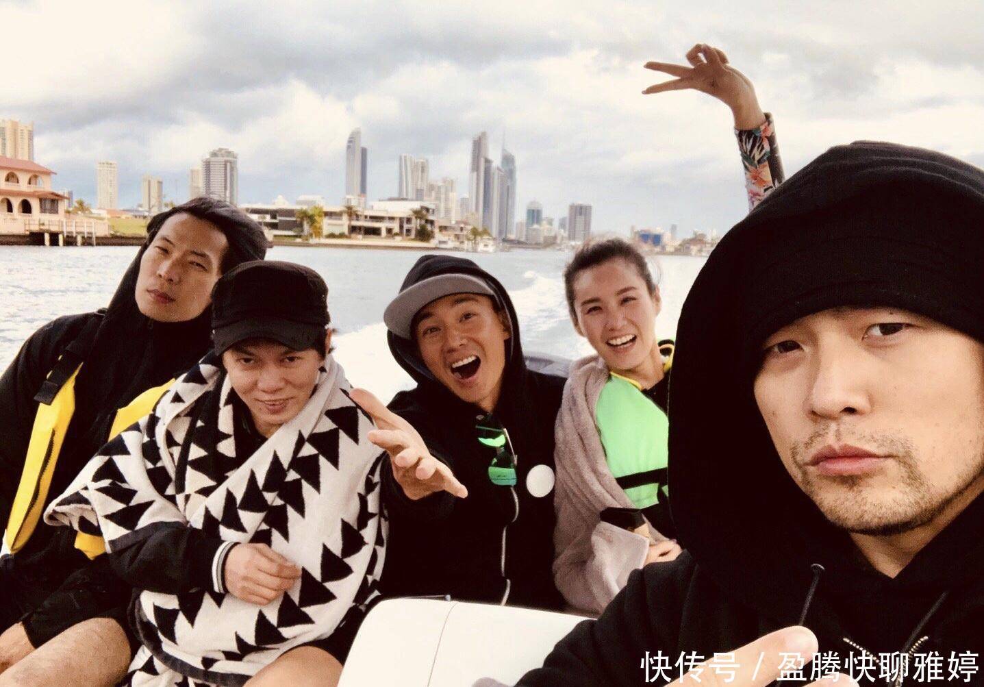 周杰伦和妻子合照